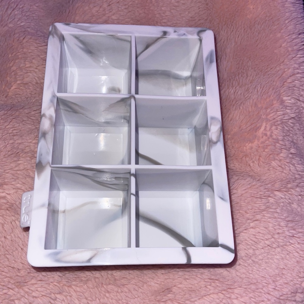 Marble ice tray